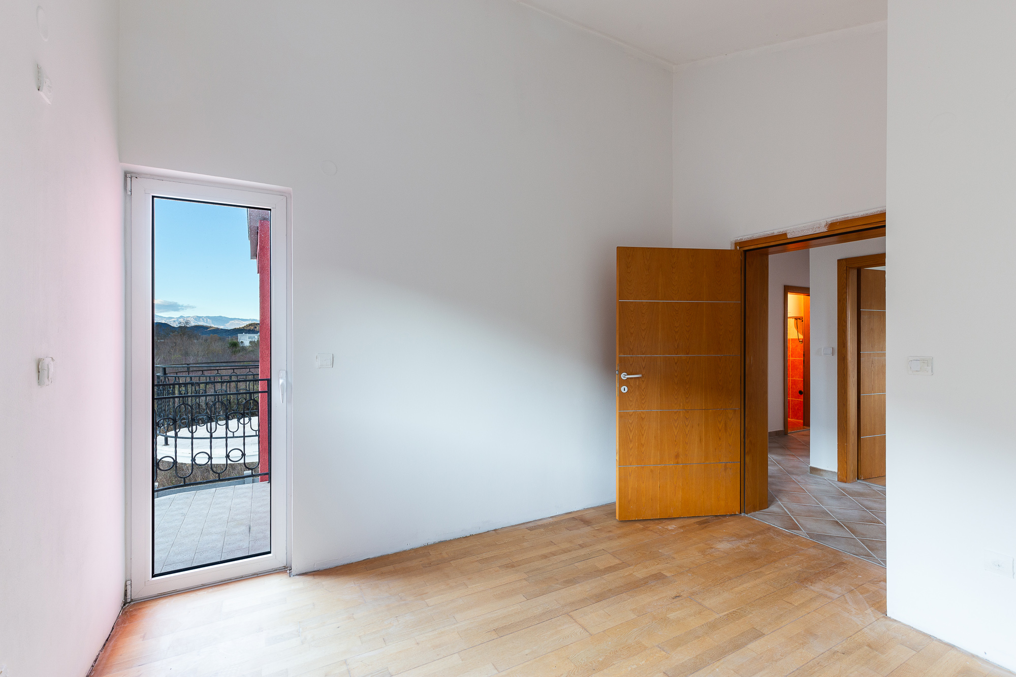 Image of Apartment - 3 Bedrooms - 1 Bathrooms for Sale in Kotor-Lastva-Montenegro, Image 8